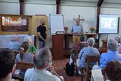 Begrüßung durch Pfarrer und Gemeindekirchenrat
