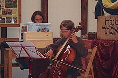 Celloträume - wunderbar. Die Andacht eröffnet das Fest.