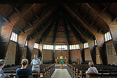 Sachkundige Erläuterung und angeregte Gespräche.