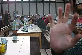 Vom anschließenden Kaffeetrinken.