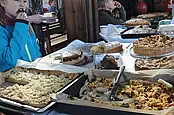 ... und einer großen Auswahl von selbstgebackenem Kuchen.