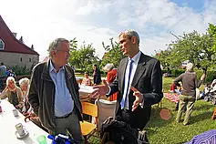 ... bei zunehmend gutem Wetter im Grünen.