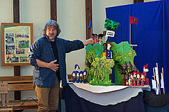 Wem gehört Papamanakariba? Blitzenstein oder Donnerland? Und kämpfen ohne Frühstück? Die Bewohner der Insel haben eine andere Meinung. Der Krieg fällt aus.