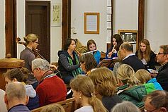 Erneut spielt ein Orchester, das sich extra für diesen Gottesdienst zusammengefunden hat.  Danke den Musikerinnen!