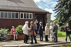 Entgegen allen Erwartungen gibt es sogar pfingstliches Wetter! Pause nach dem Gottesdienst