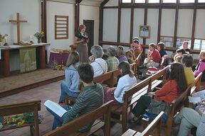 Das Fest begann mit einer Andacht, die von Vikarin Claudia Faust gestaltet wurde.