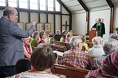 Die Predigt von Senior Dr. Rein in zwei Sprachen - durch Simultanübersetzung!