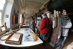Die Pläne für ein modernes Museum liegen bereits auf dem Tisch - wir erleben aber noch authentische Werkstattatmosphäre.