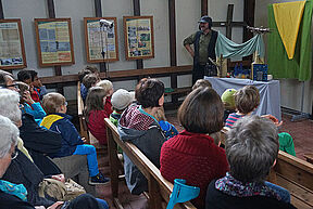 Gebannte Zuschauerschar...