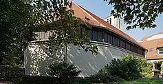 Im Garten der Trinitatiskirche. Traumhaft sommerliche Stimmung.