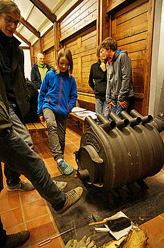 In der Ofenecke ist es natürlich am wärmsten. (Die Musiker in der diagonal entgegengesetzten Ecke haben es am meisten gespürt!)