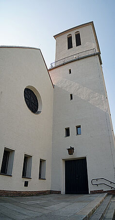 Eingangsbereich mit Turm.