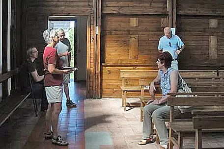 Führung in der Kapelle. Über den Nachmittag verteilt konnten wir eine deutlich zweistellige Zahl an Besuchern begrüßen, die sich zu uns an den Stadtrand aufgemacht hatten. Auch in der Nachbetrachtung der Zeitungen fand die Cyriakkapelle Erwähnung.